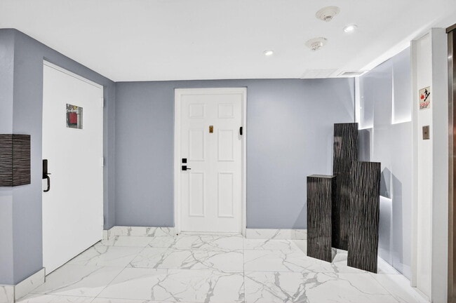 Building Photo - 7233 Promenade Dr