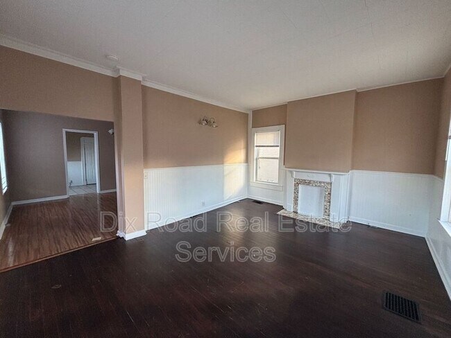 Building Photo - 8 S 1st St