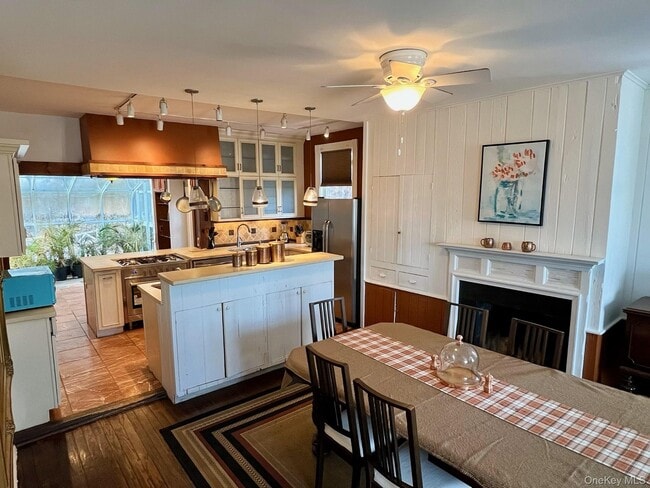 Building Photo - 67 River Rd