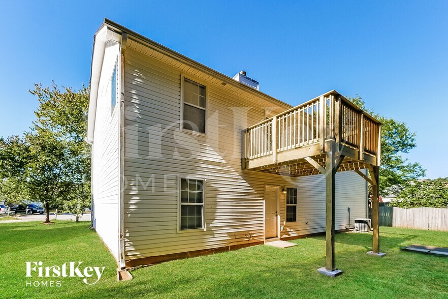 Building Photo - 10668 Daisy Cove