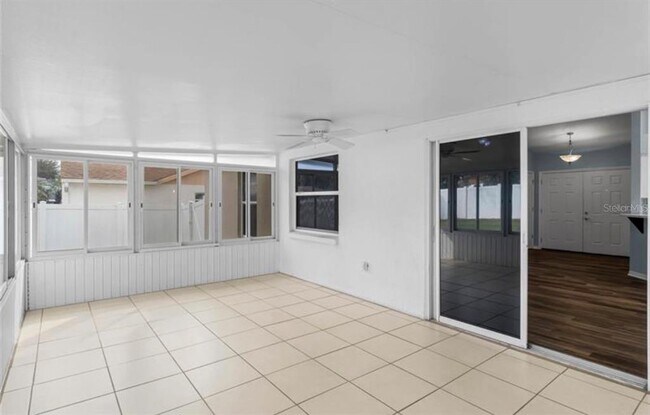 Building Photo - 3570 Manor Loop