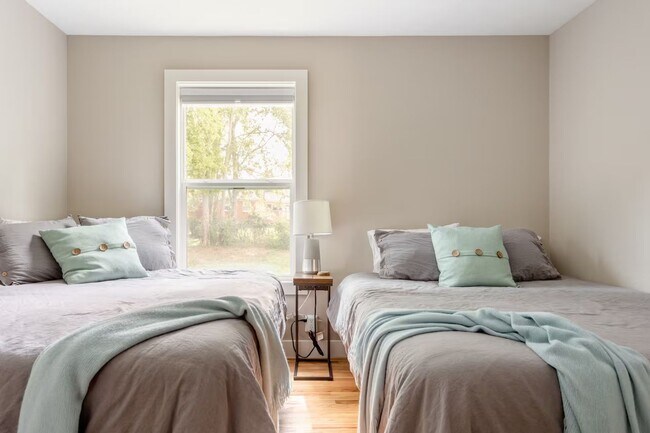 Building Photo - Ideal West Nashville Location!