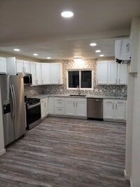 Building Photo - 2412 N Cactus St