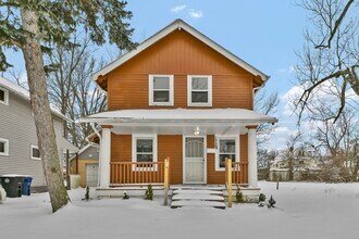 Building Photo - 1728 Hillview Rd