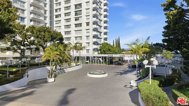 Building Photo - 2160 Century Pk E