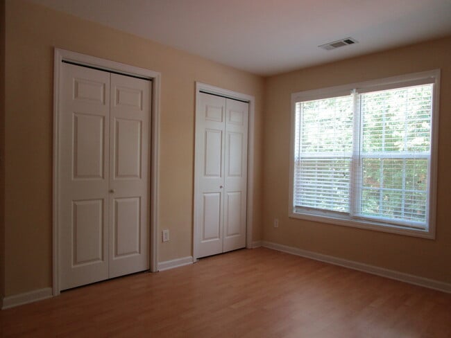 Building Photo - 3 Bedroom House