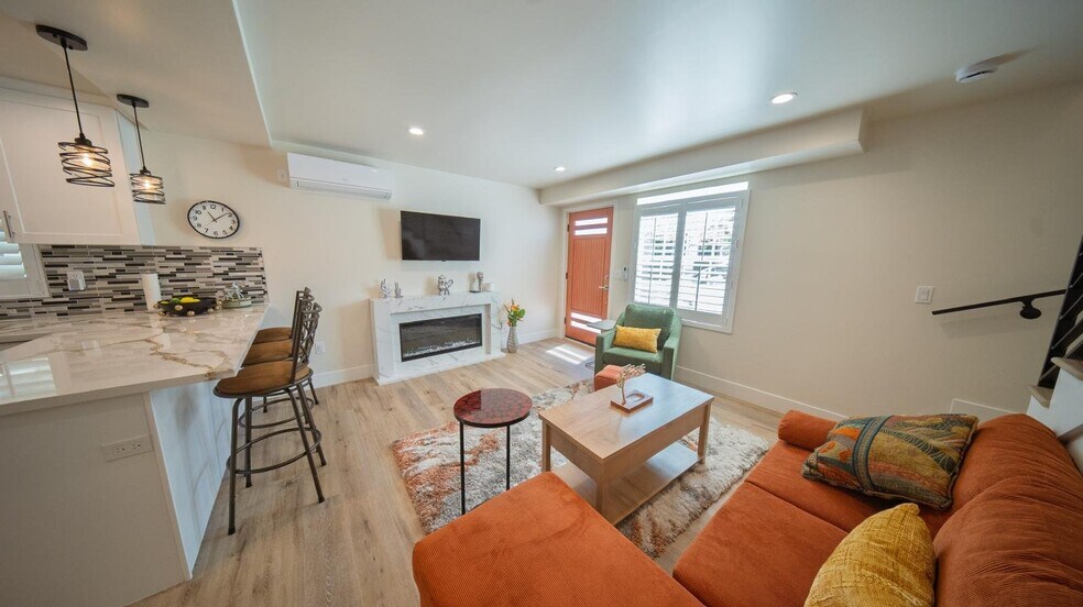 Building Photo - 1541 W 65th St