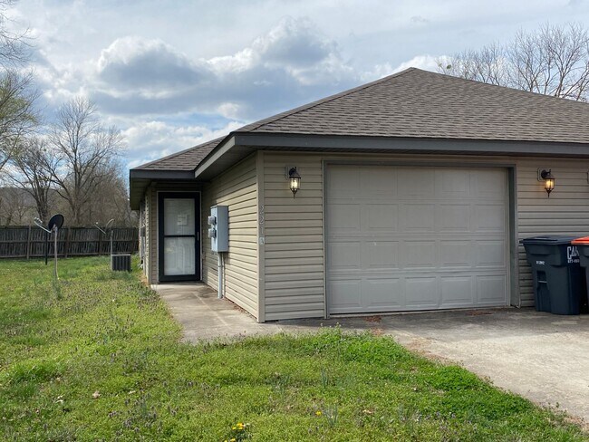 Building Photo - Wonderful Two Bedroom in Elkins AR!