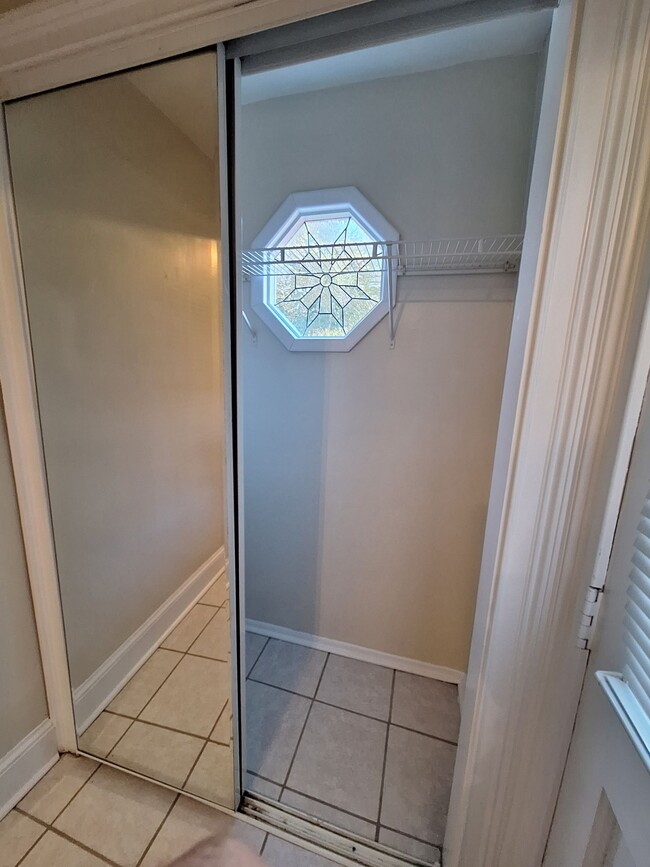 Building Photo - 867 Rosedale Rd NE