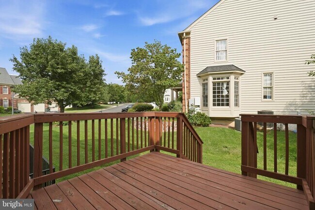 Building Photo - 5285 Meadow Estates Dr