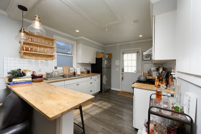 Building Photo - **RENOVATED COTTAGE IN THE NATIONS WITH AN...