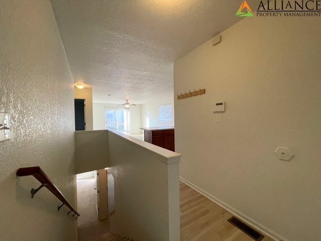 Building Photo - West Side Townhome!