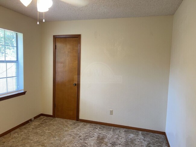 Building Photo - 2013 Windward Dr