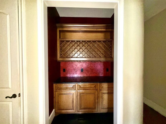 Building Photo - 1631 S Persimmon St