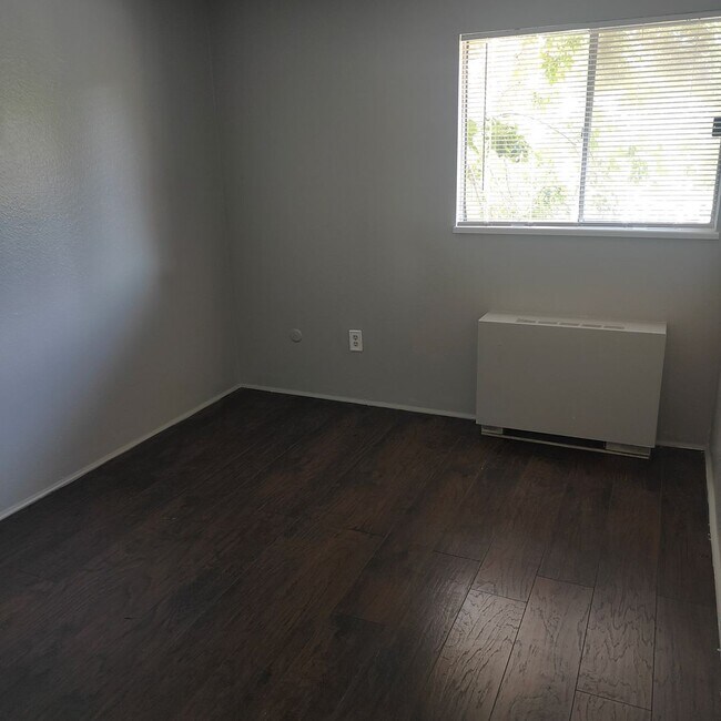 Building Photo - SHORT TERM RENTAL! 3BR/1.5BA Condo Walking Distance to CU