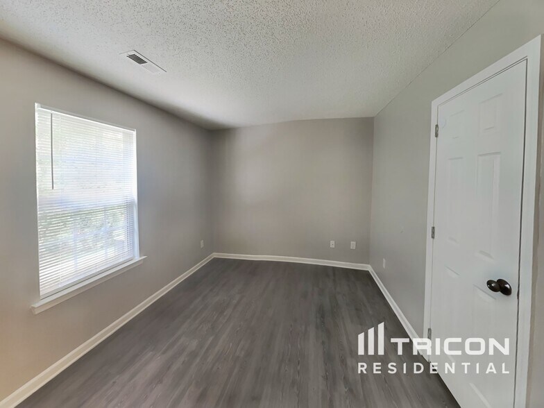 Building Photo - 8004 Seattle Slew Ct