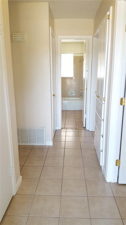 Building Photo - 831 Russell Cir