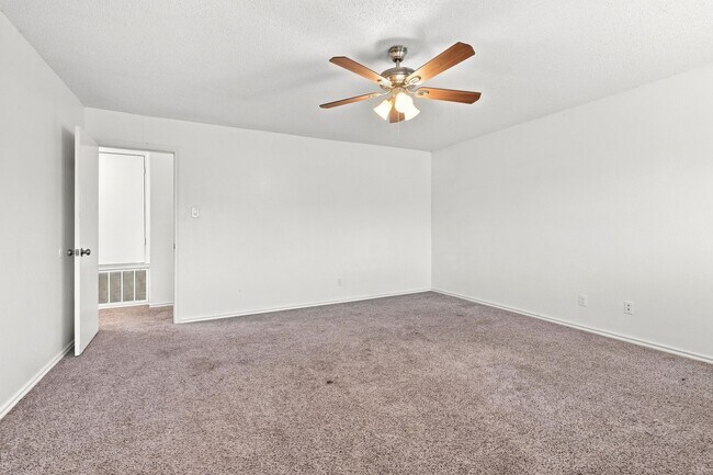 Building Photo - 8018 Chestnut Bluff Dr