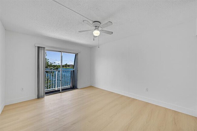 Building Photo - 4122 SW 61st Ave