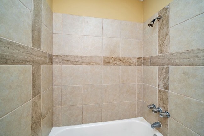 Building Photo - Spacious 4-Bedroom Home in Pleasant Grove ...