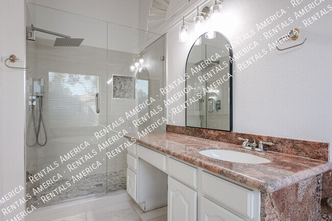 Building Photo - 532 E Stonebridge Dr