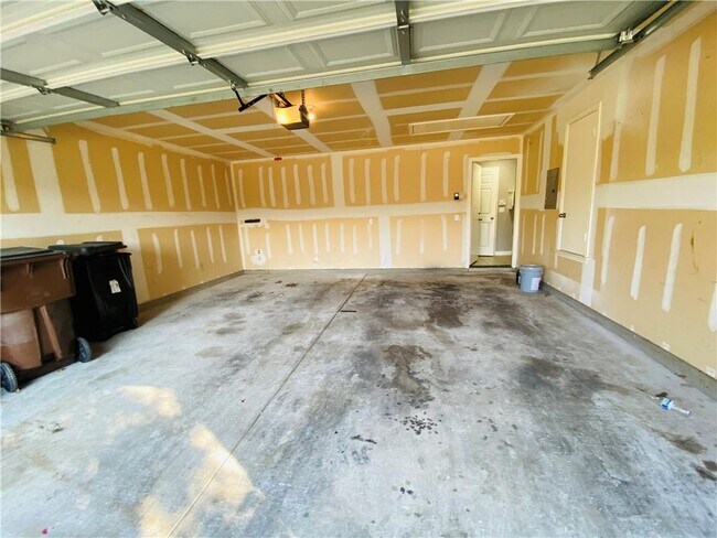 Building Photo - 561 Golden Creek Dr