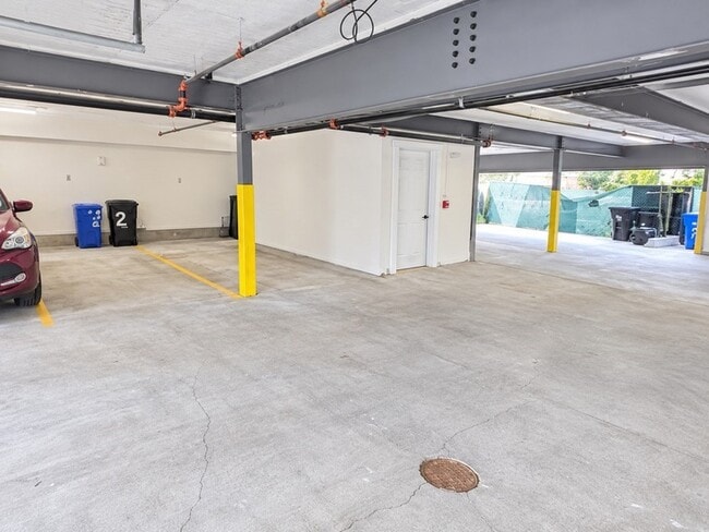 Building Photo - 64 Tolman St