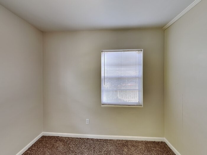 Building Photo - 408 Eastway Dr