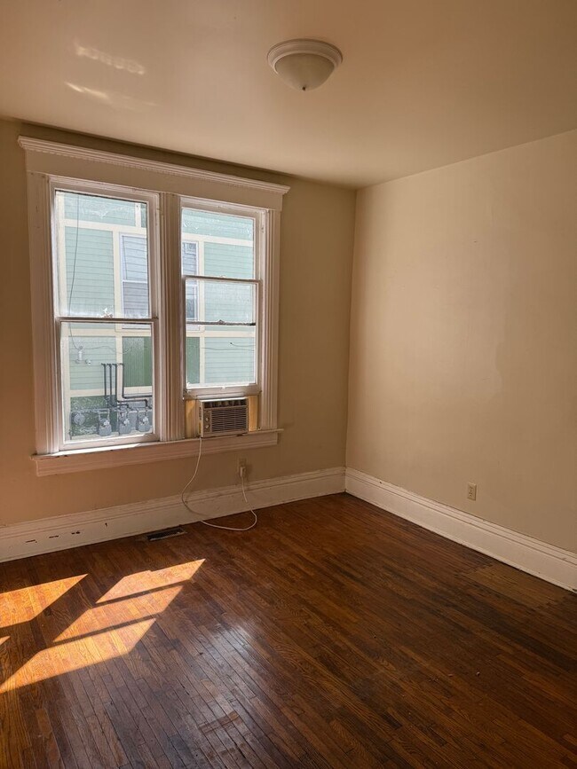 Building Photo - 449 Iowa Ave