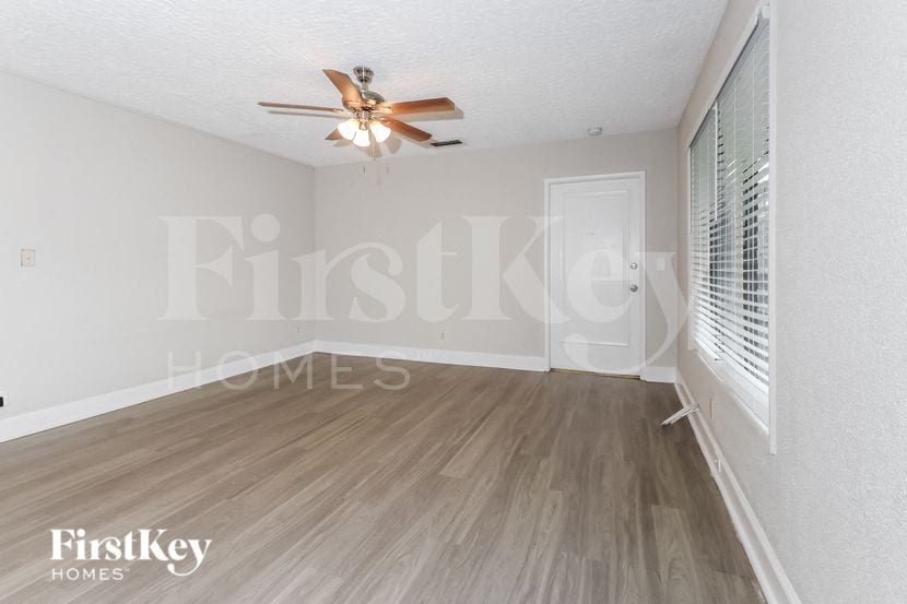 Building Photo - 127 2nd St