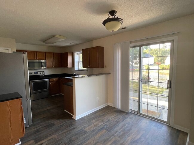 Building Photo - 511 N Water's Edge Dr