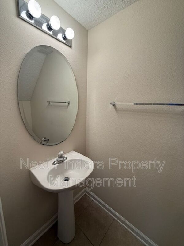 Building Photo - 808 S Black Cherry Dr