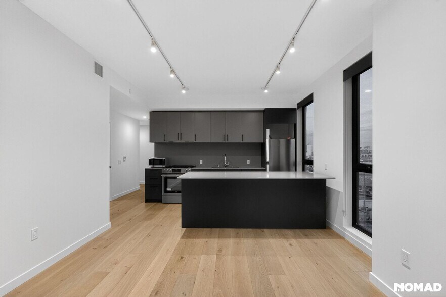 Building Photo - 395 6th St