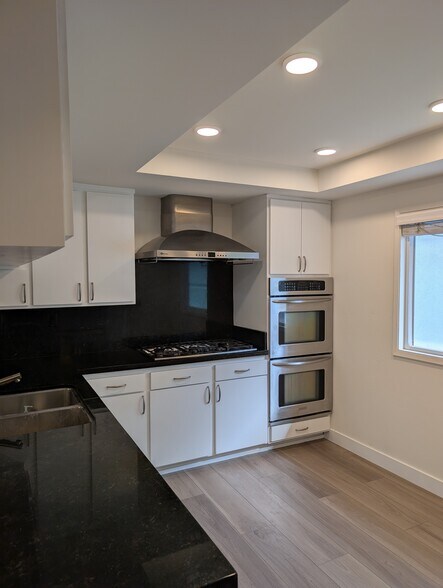Building Photo - 4775 La Villa Marina