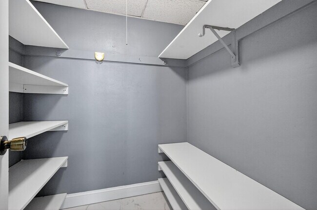 Building Photo - 3801 S Ocean Dr