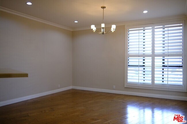 Building Photo - 4444 Wilshire Blvd