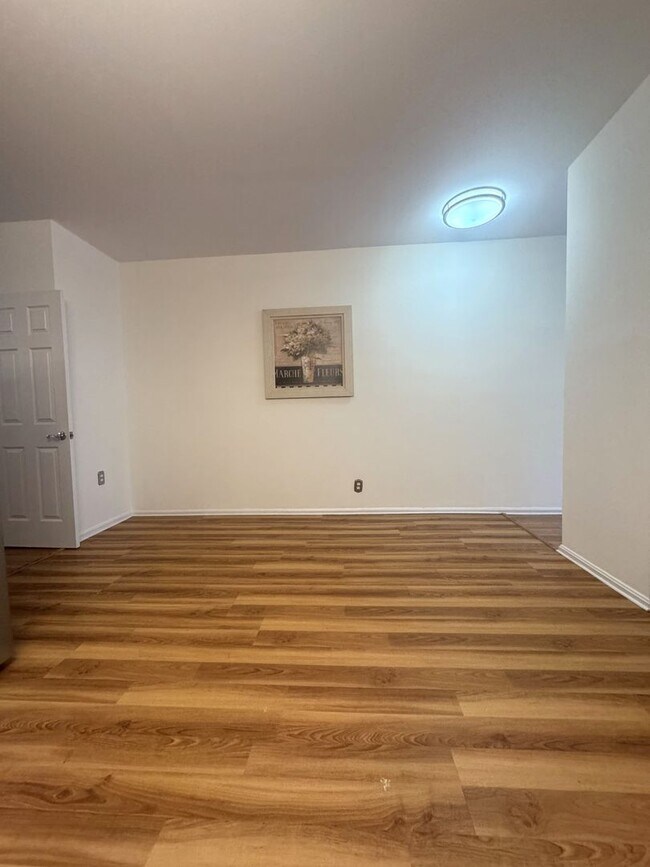 Building Photo - 3BR/1.5BA Historic Townhouse in the Heart of Shaw with Parking