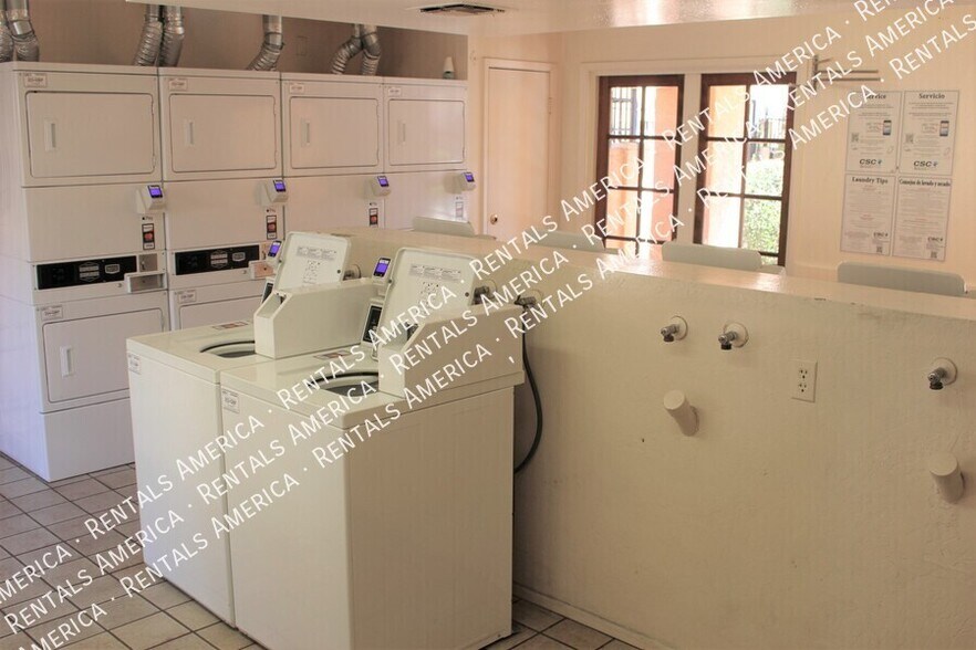 Building Photo - 3131 W Cochise Dr