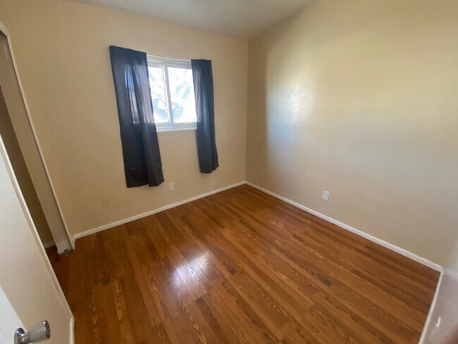 Building Photo - Beautiful 3 bedroom