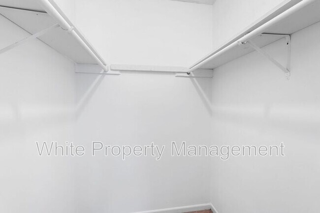 Building Photo - 7825 Renaissance Ct