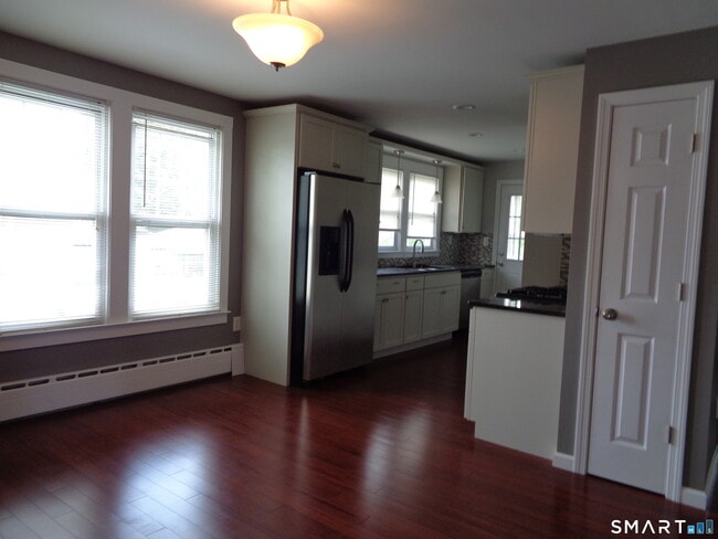 Building Photo - 15 Bradley Ave