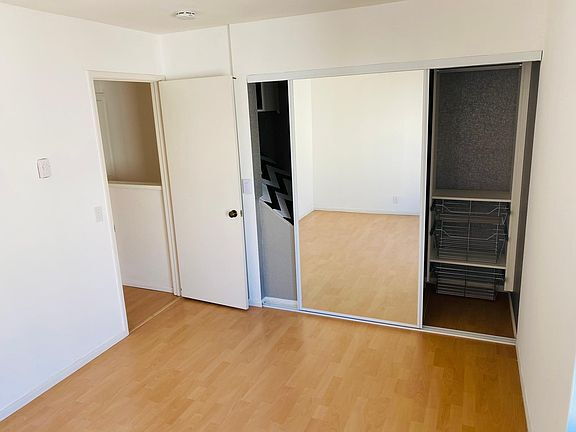 Building Photo - "Charming La Jolla Retreat: Cozy 2-Bedroom...