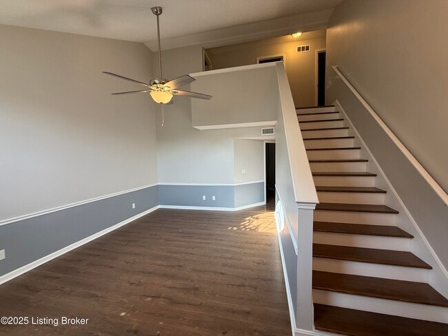 Building Photo - 10412 Pinoak View Dr
