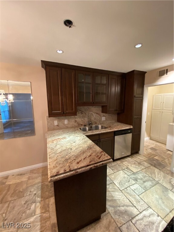 Building Photo - 3125 Pinehurst Dr