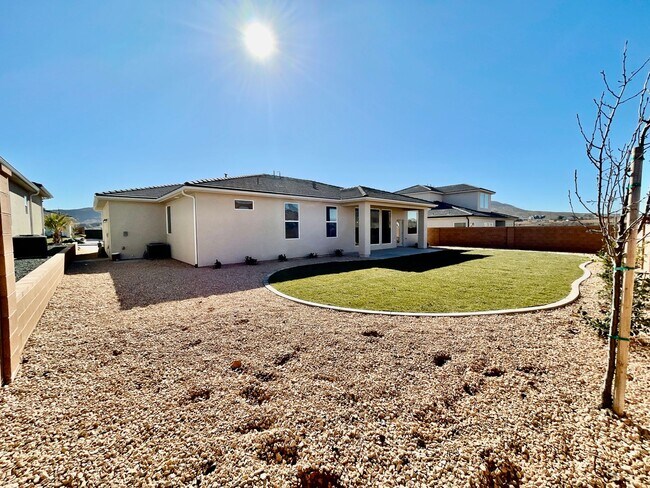 Building Photo - Three Bedroom Home in Washington Fields