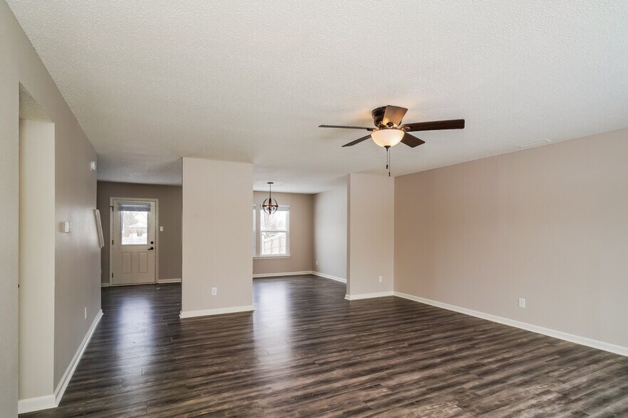 Building Photo - 9058 Bayview Cir