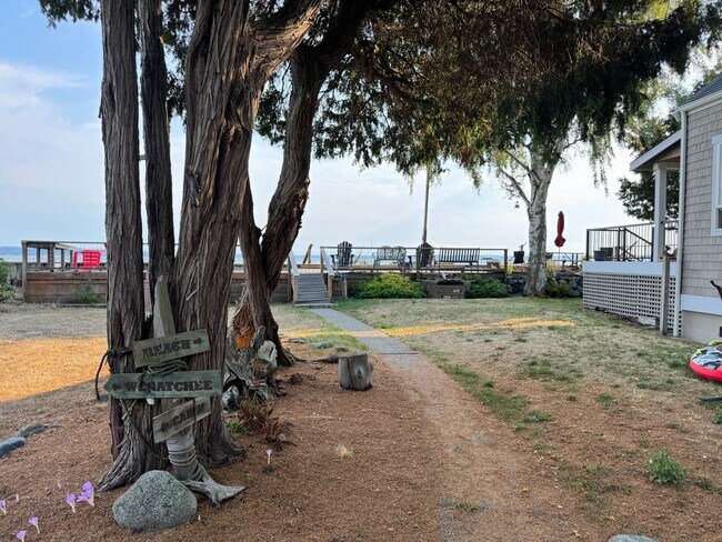 Building Photo - Beach House, Fully Furnished, Short Term J...