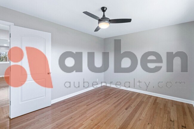 Building Photo - 4430 Lilac Ln