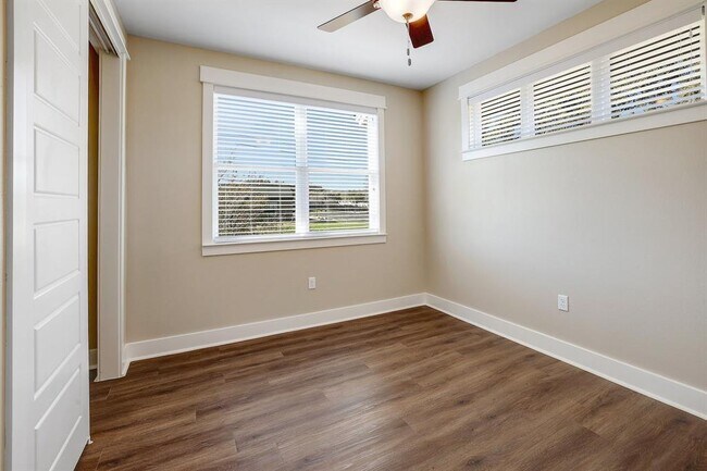Building Photo - 1702 Cedar Bend Dr