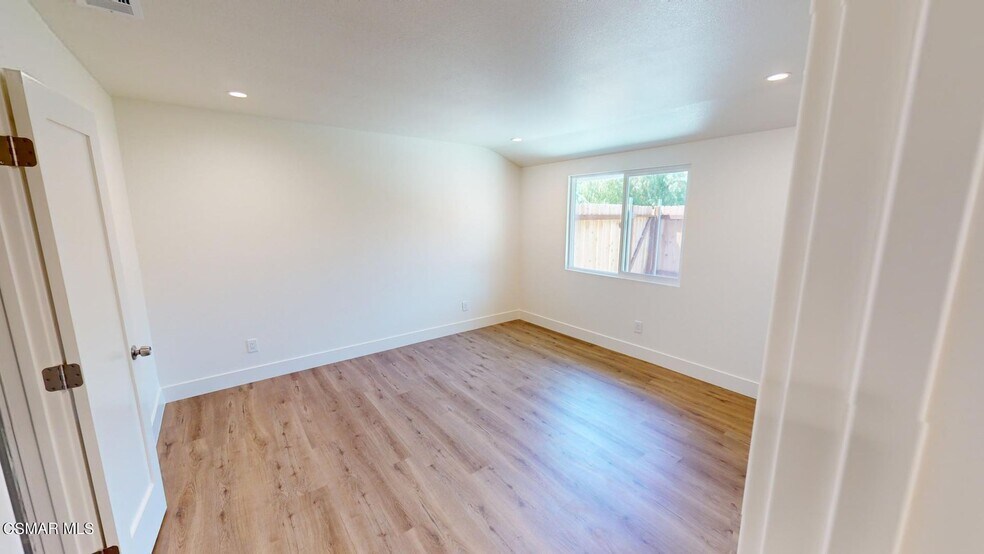 Building Photo - 971 Calle Nogal